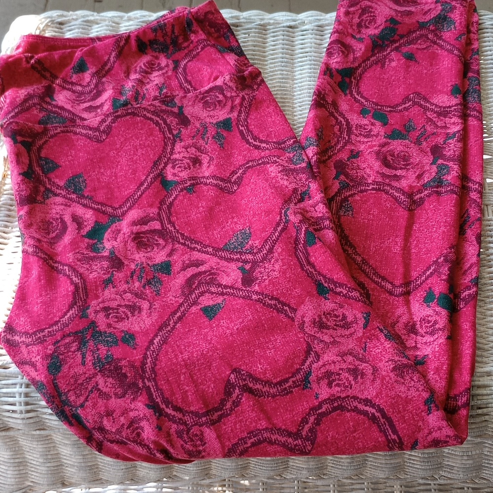 🧡$5 Bundle LULA ROE Multicolor Hearts & Roses Leggings
